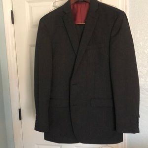 Men’s Bar III suit in black 40R. Slim fit 33/30